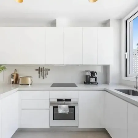 Gorgeous Townhouse Apartment *